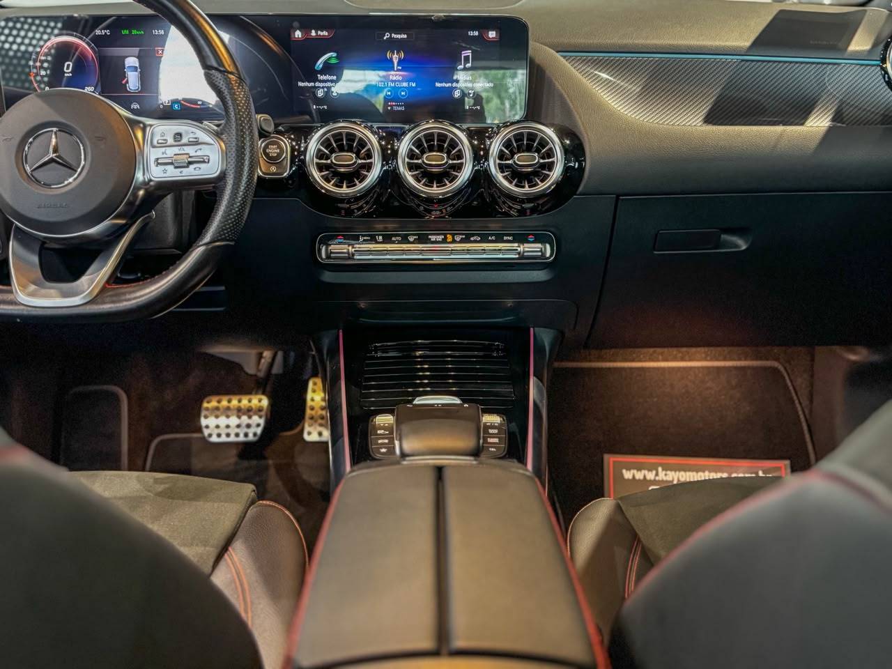 MERCEDES-BENZ GLA 200