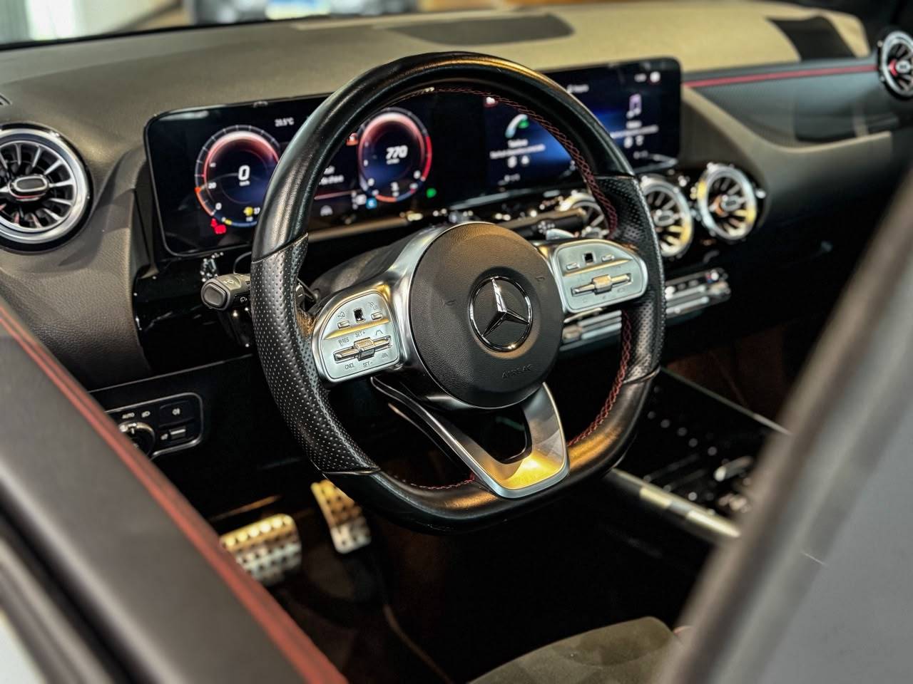 MERCEDES-BENZ GLA 200