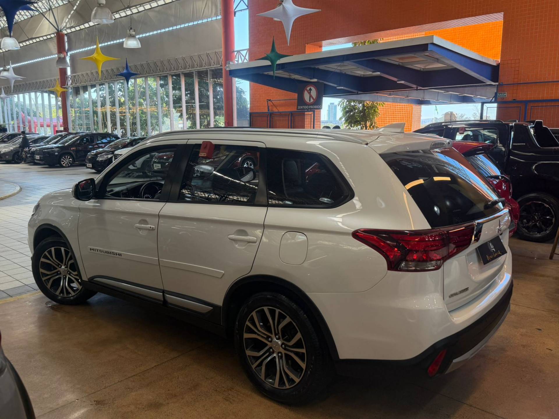 MITSUBISHI OUTLANDER