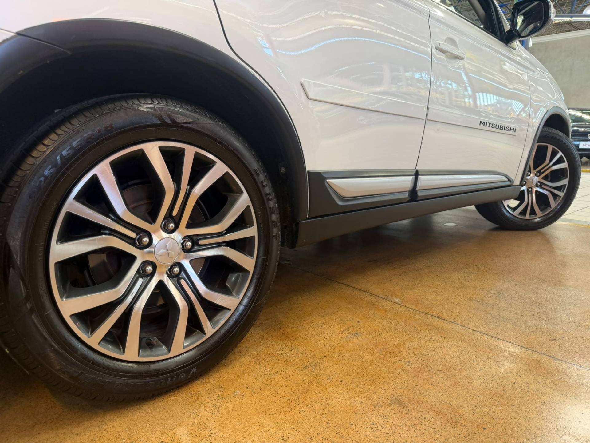 MITSUBISHI OUTLANDER