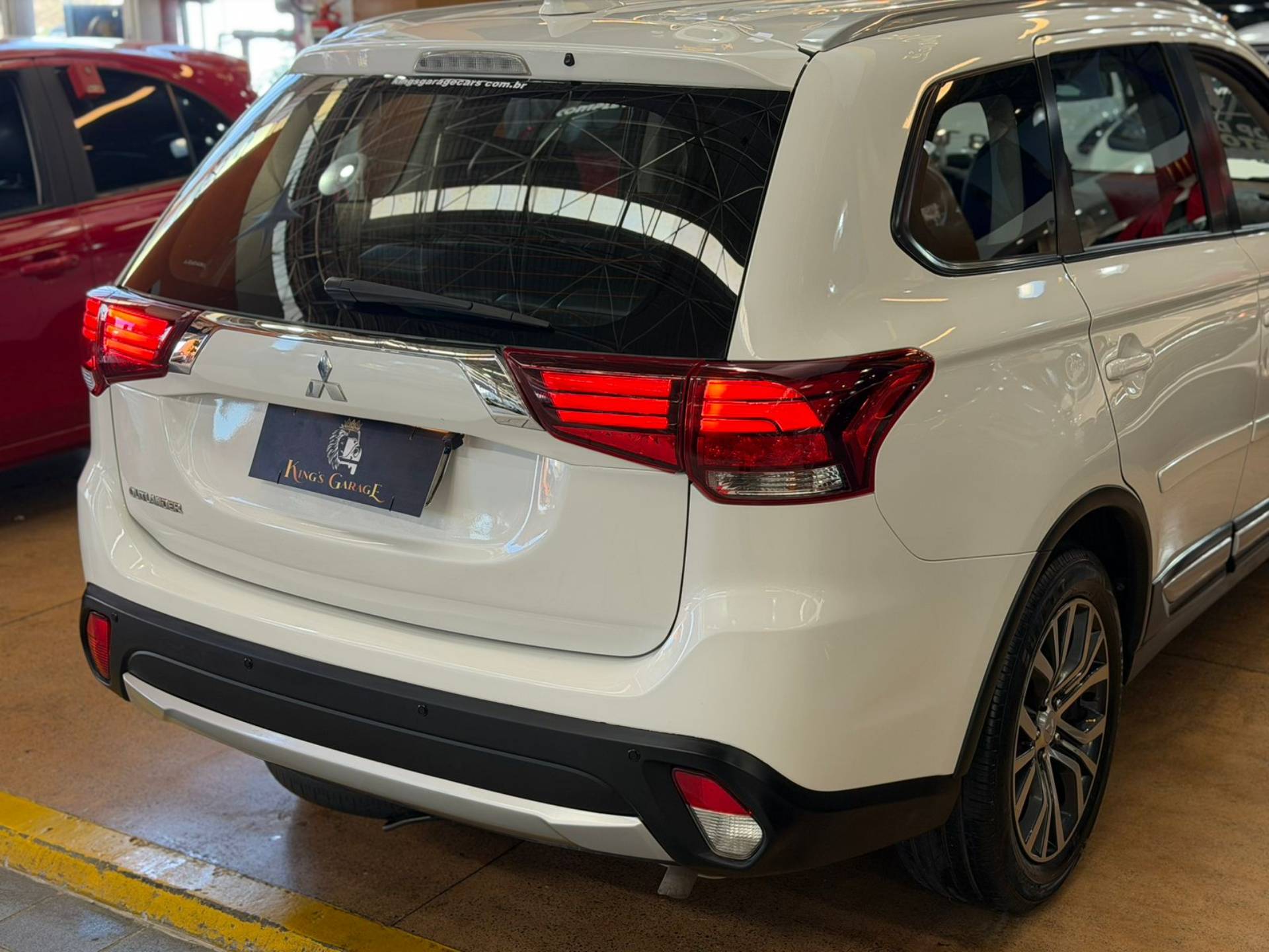 MITSUBISHI OUTLANDER