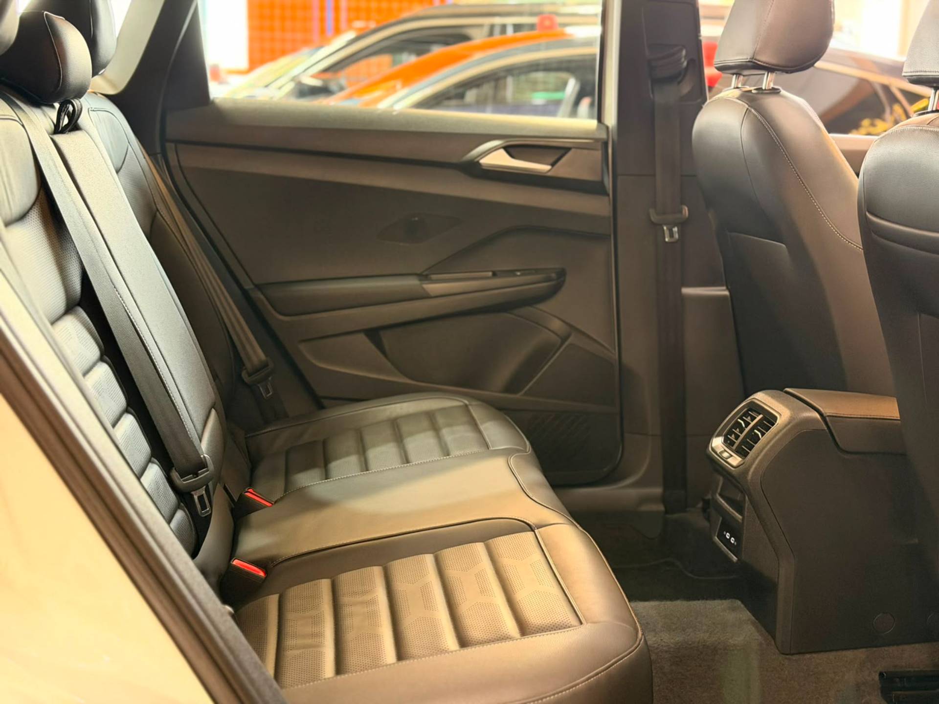 VOLKSWAGEN TAOS