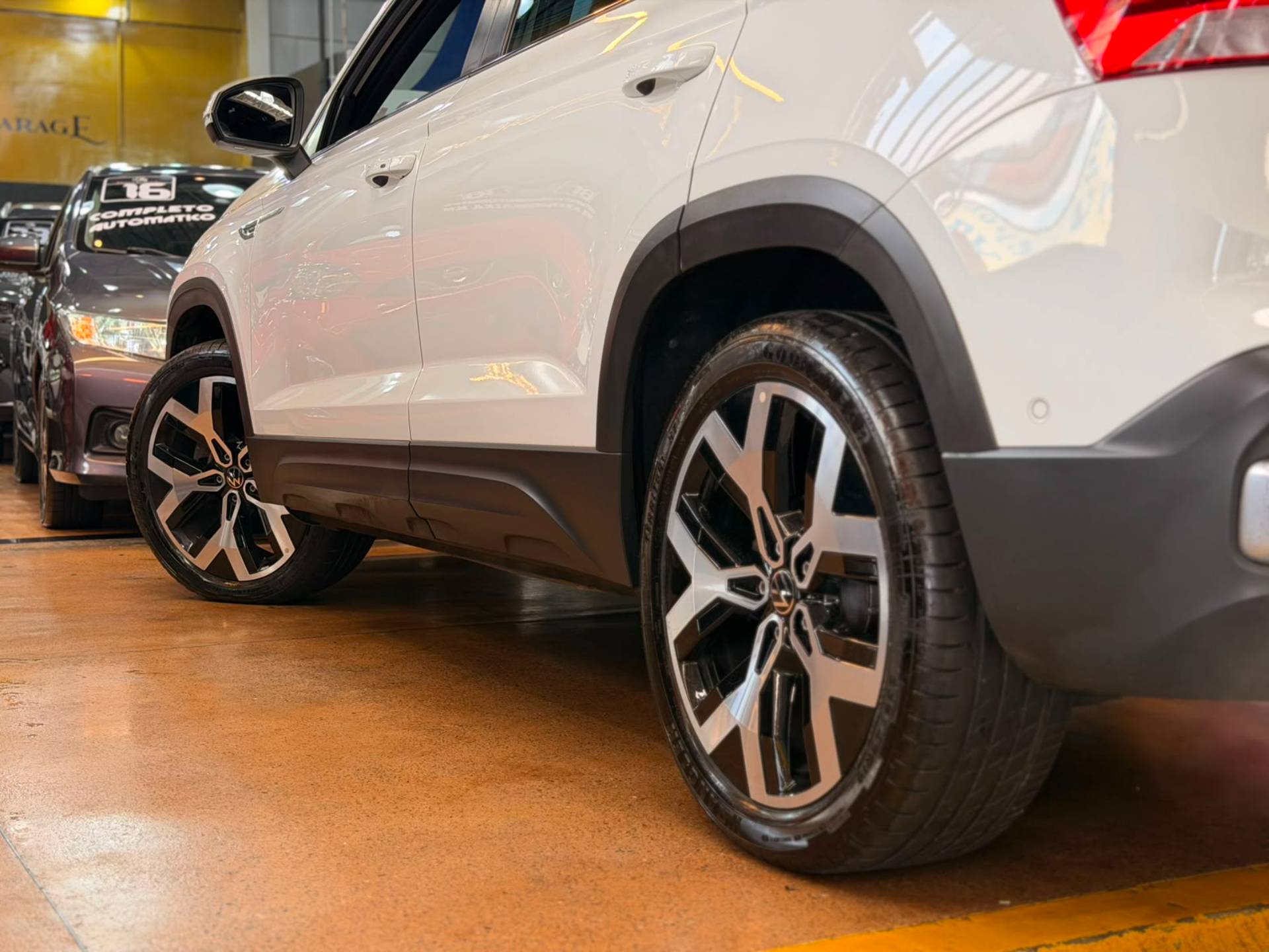 VOLKSWAGEN TAOS