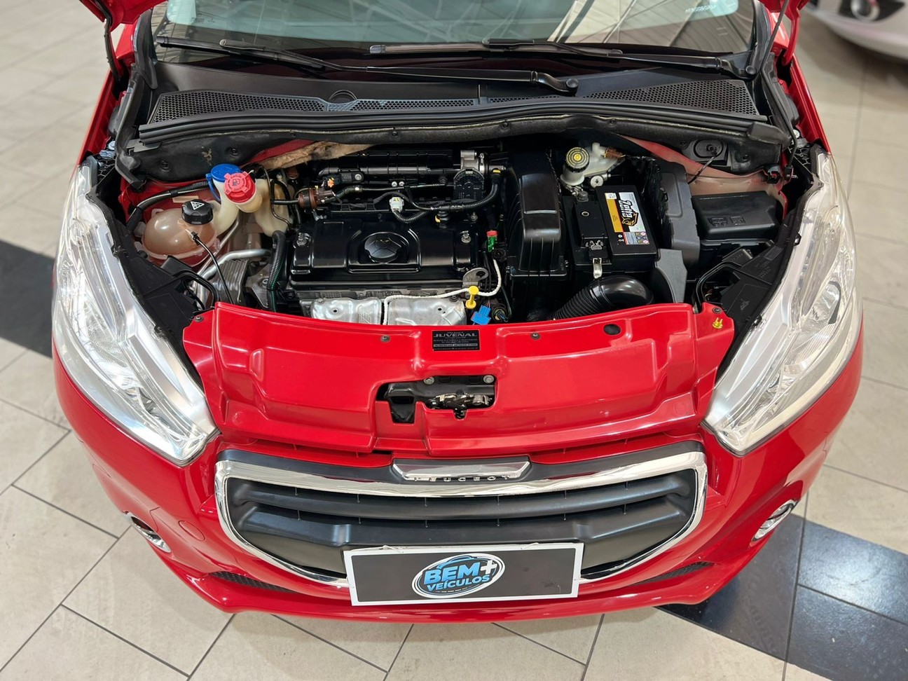 PEUGEOT 208