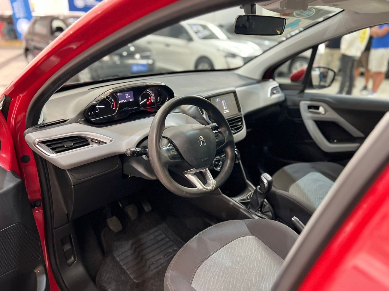 PEUGEOT 208
