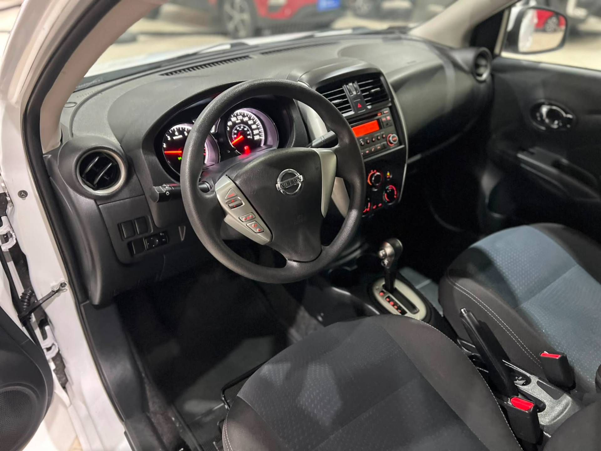 NISSAN VERSA