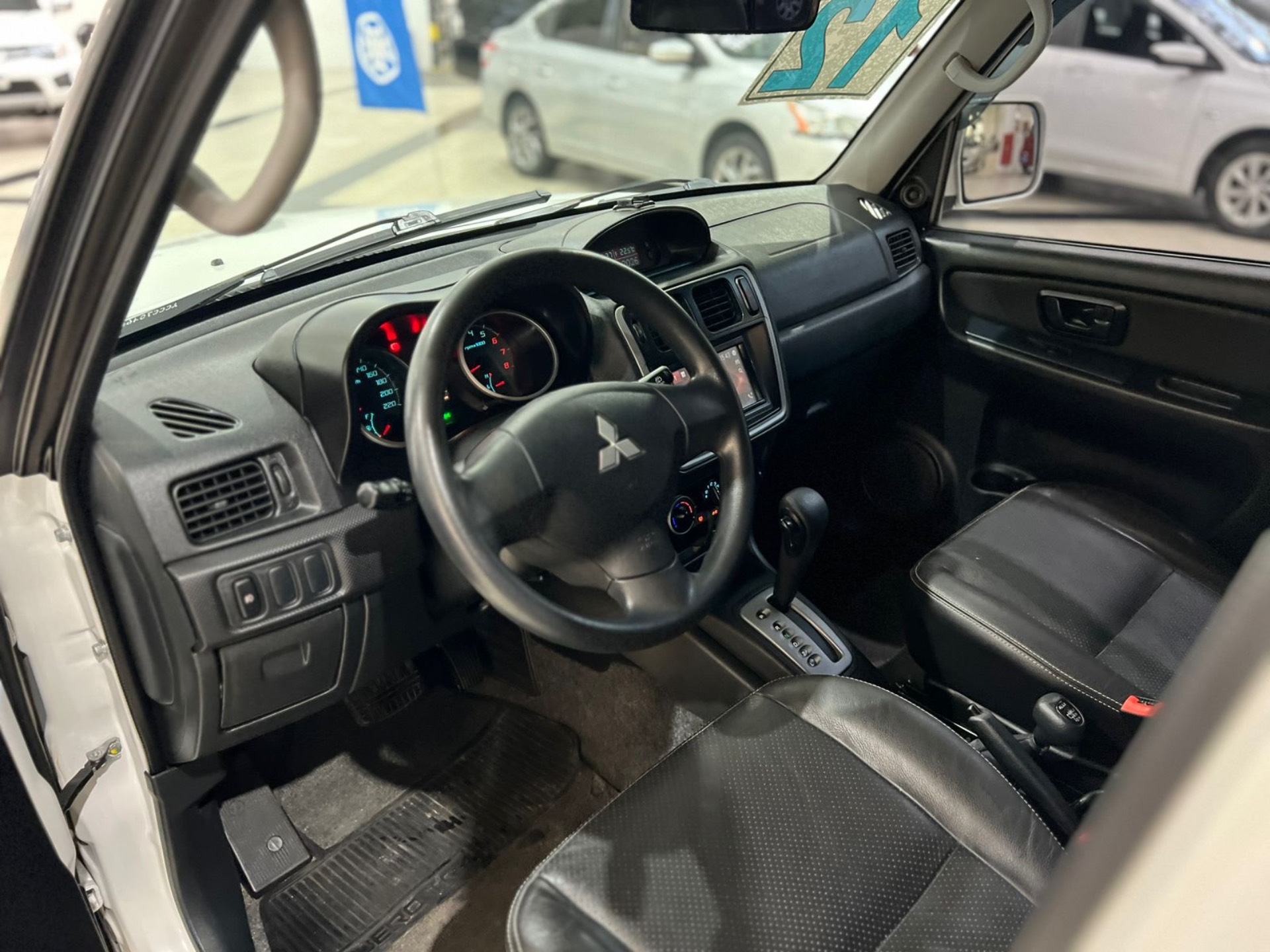 MITSUBISHI PAJERO TR4