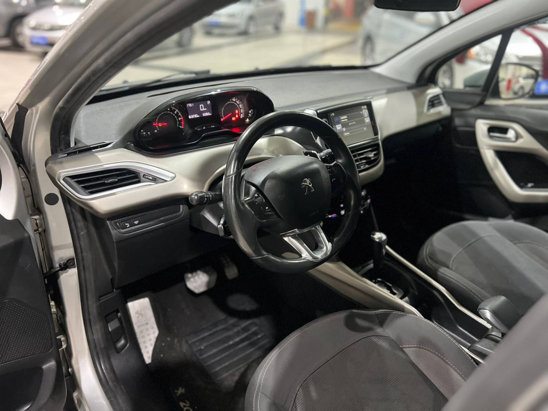 PEUGEOT 2008
