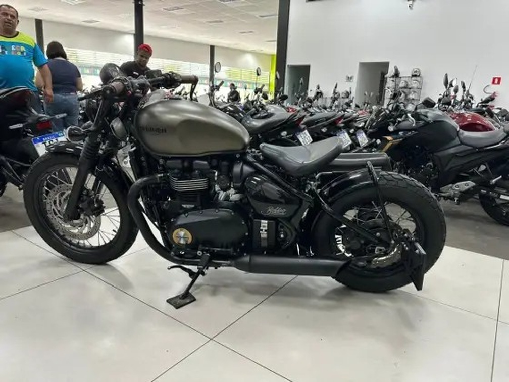 TRIUMPH BONNEVILLE BOBBER 1200