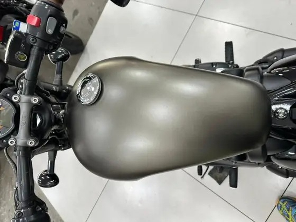 TRIUMPH BONNEVILLE BOBBER 1200