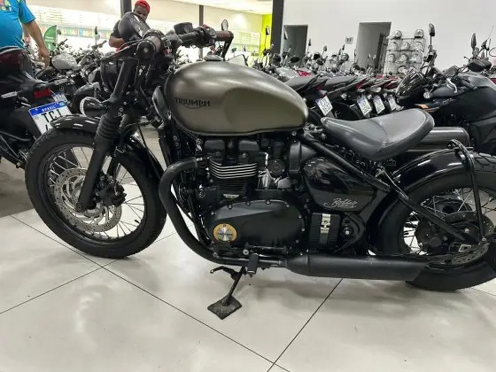 TRIUMPH BONNEVILLE BOBBER 1200