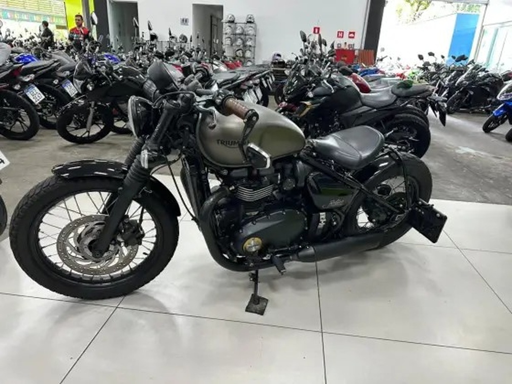 TRIUMPH BONNEVILLE BOBBER 1200