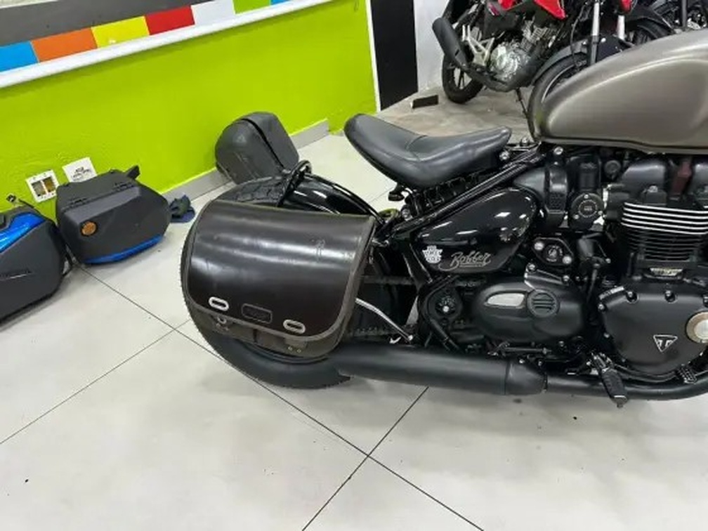 TRIUMPH BONNEVILLE BOBBER 1200