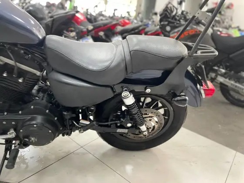 HARLEY-DAVIDSON SPORTSTER XL 883