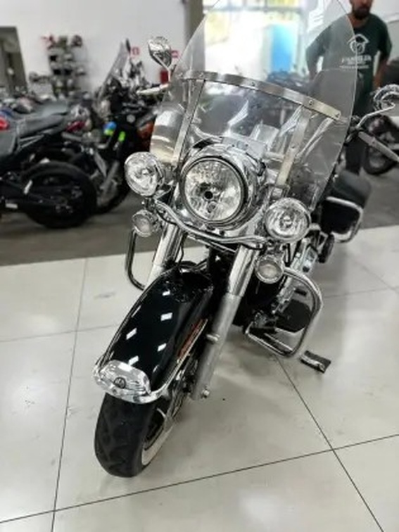 HARLEY-DAVIDSON ROAD KING CLASSIC