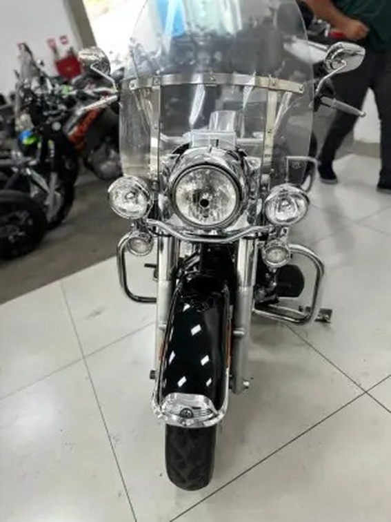 HARLEY-DAVIDSON ROAD KING CLASSIC