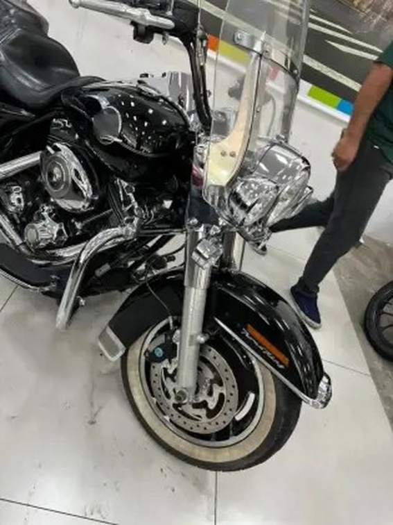 HARLEY-DAVIDSON ROAD KING CLASSIC