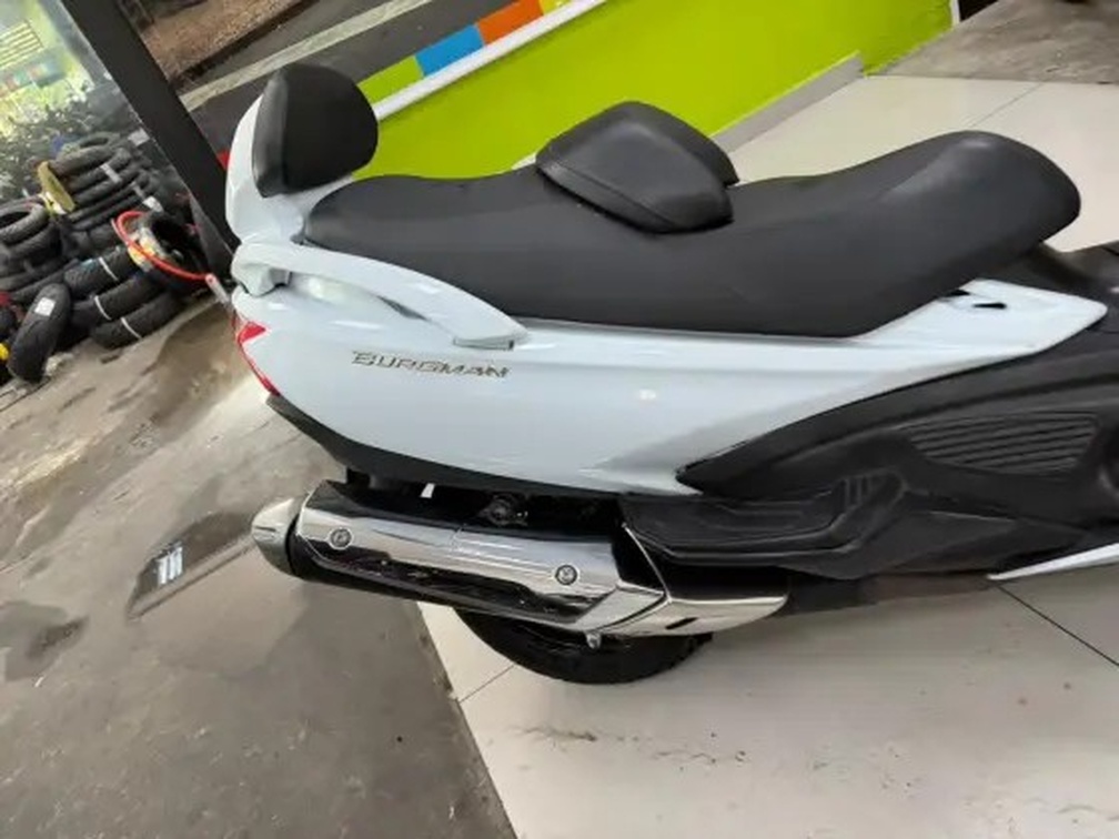 SUZUKI BURGMAN 650 EXECUTIVE