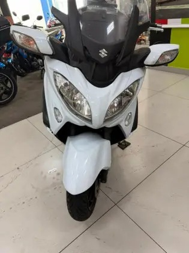 SUZUKI BURGMAN 650 EXECUTIVE