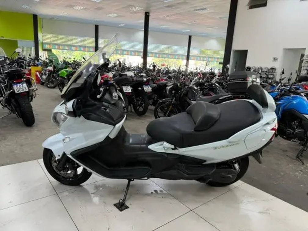 SUZUKI BURGMAN 650 EXECUTIVE