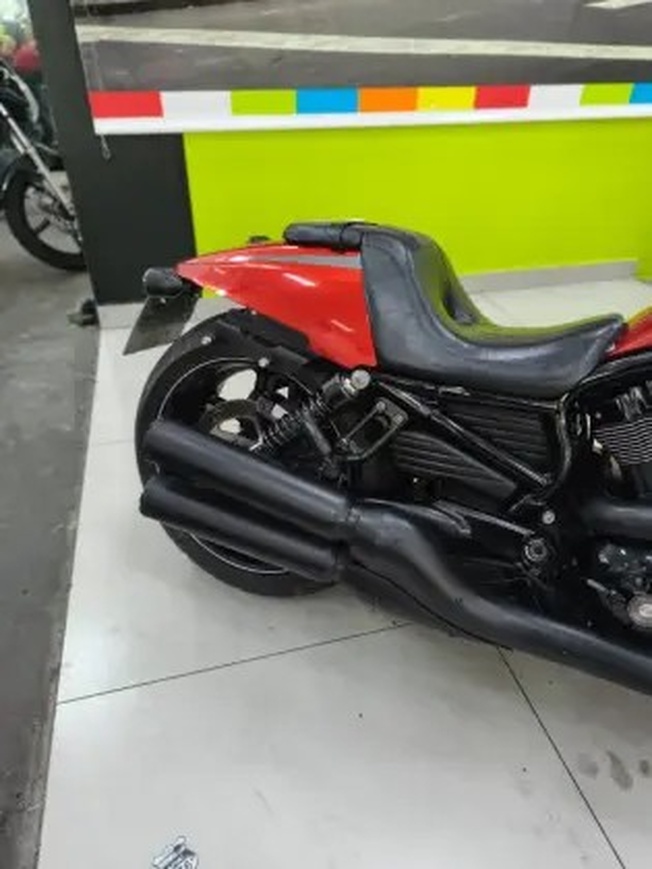 HARLEY-DAVIDSON V ROD MUSCLE