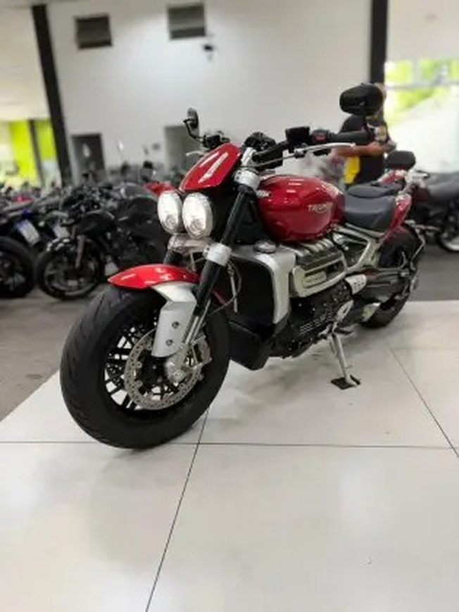 TRIUMPH ROCKET III R