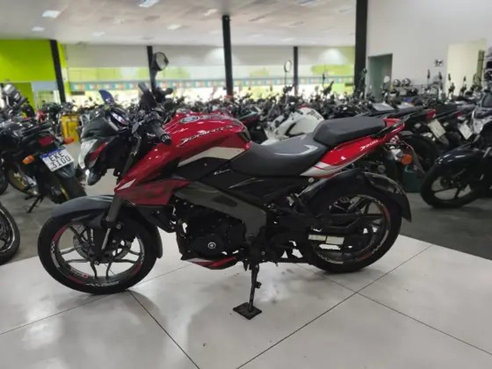 BAJAJ DOMINAR 200