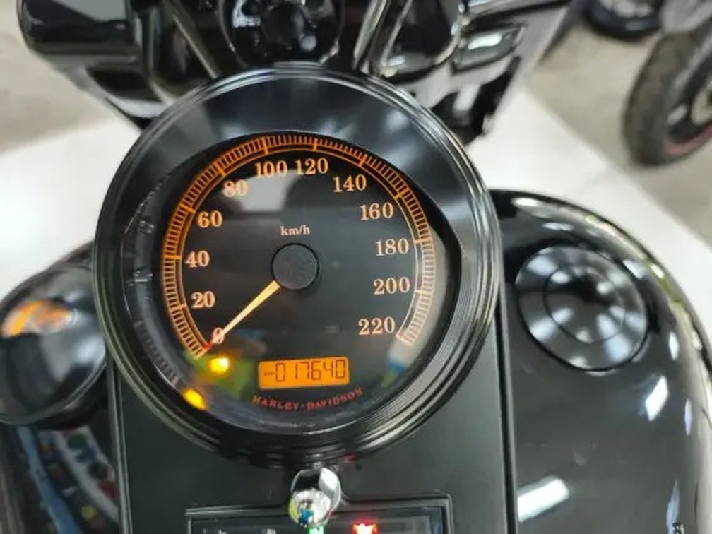 HARLEY-DAVIDSON DYNA FAT BOB