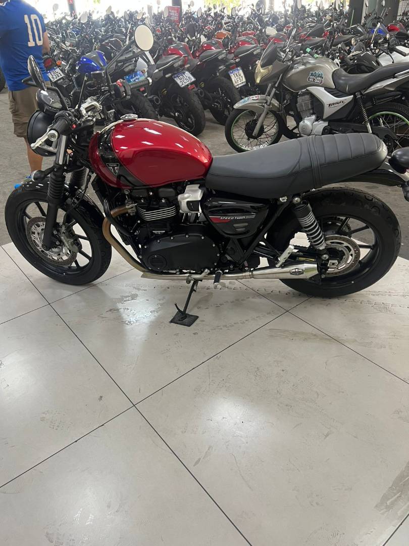 TRIUMPH SPEED TWIN 