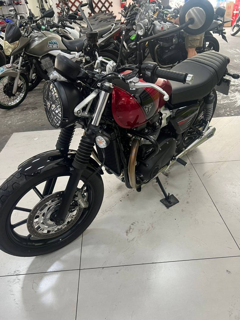 TRIUMPH SPEED TWIN 