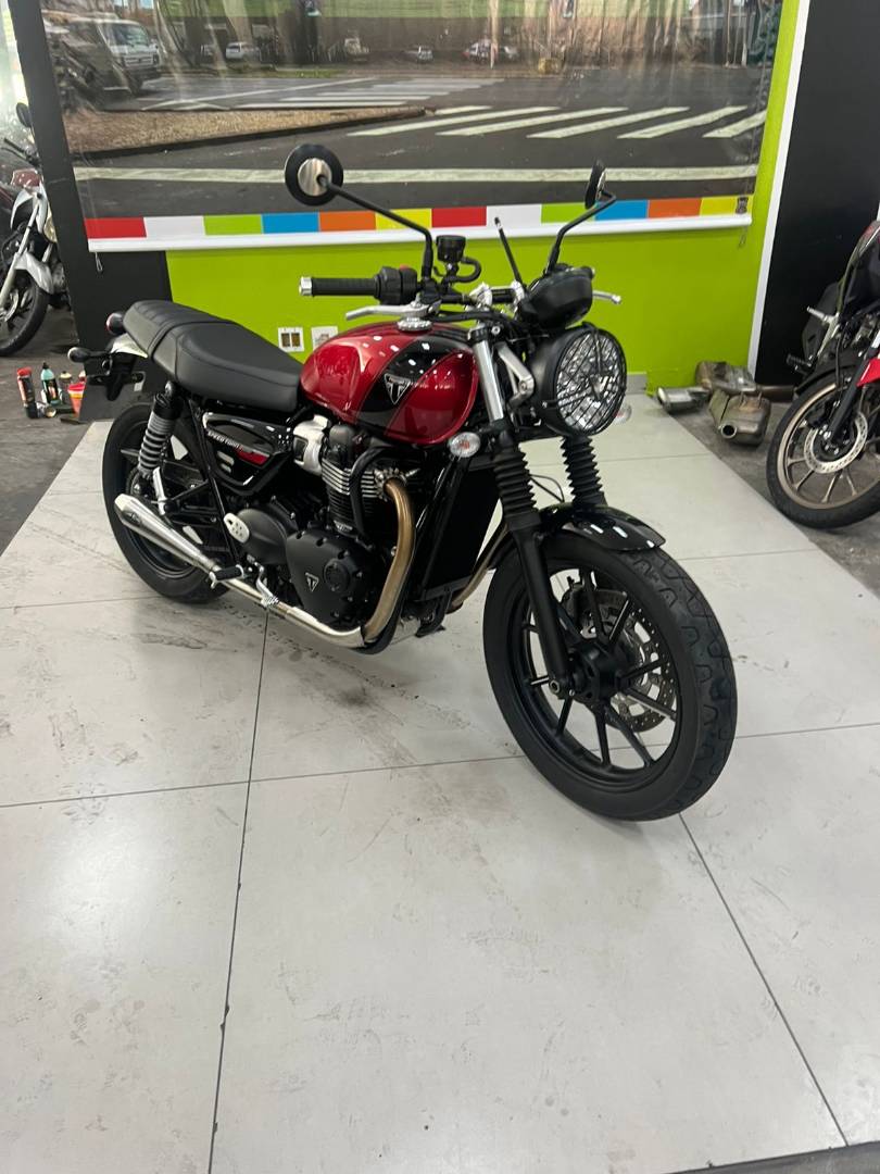 TRIUMPH SPEED TWIN 