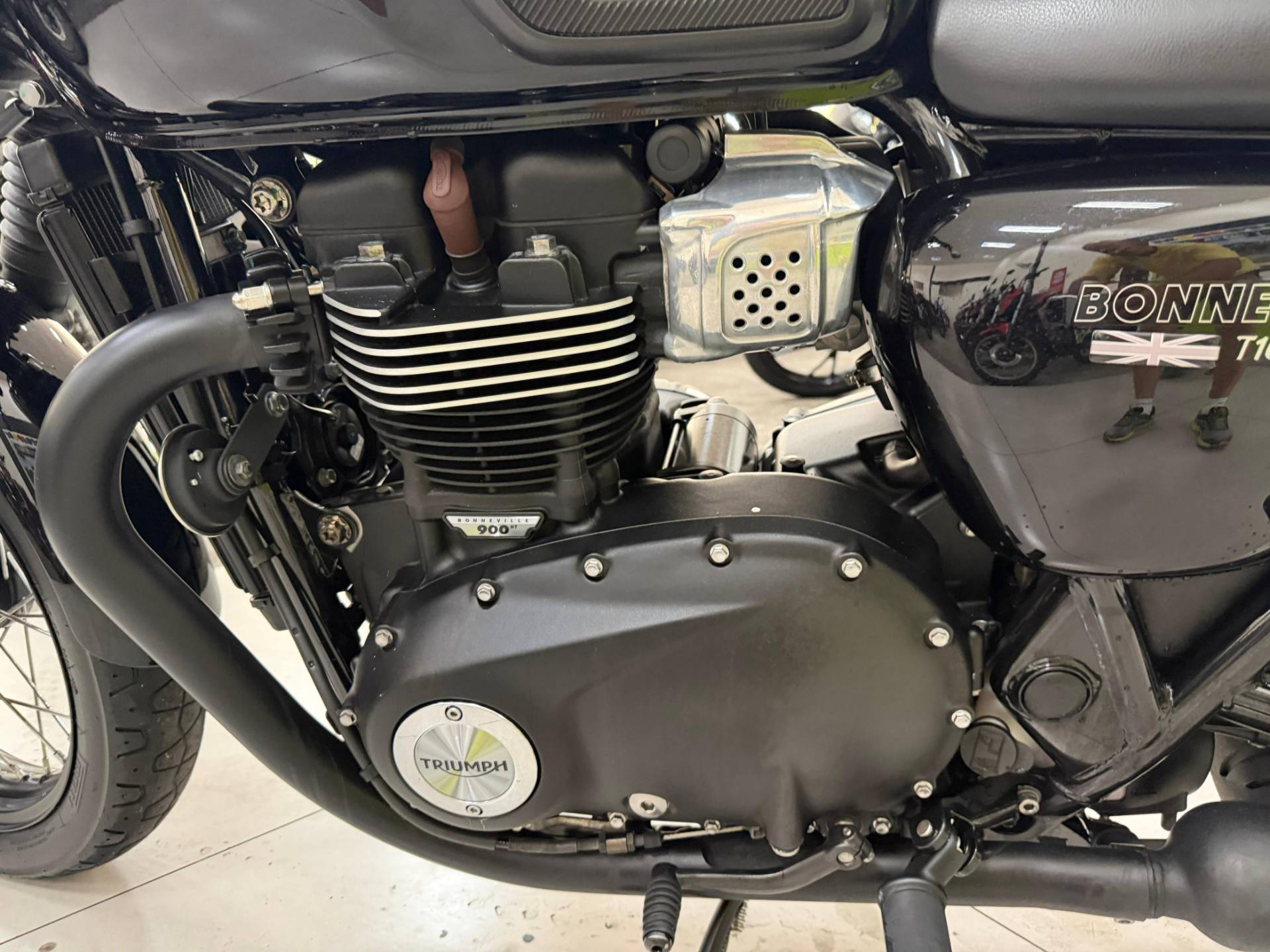 TRIUMPH BONNEVILLE T100 BLACK 900