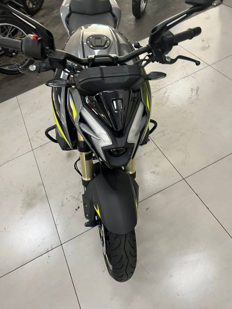 BAJAJ DOMINAR 400