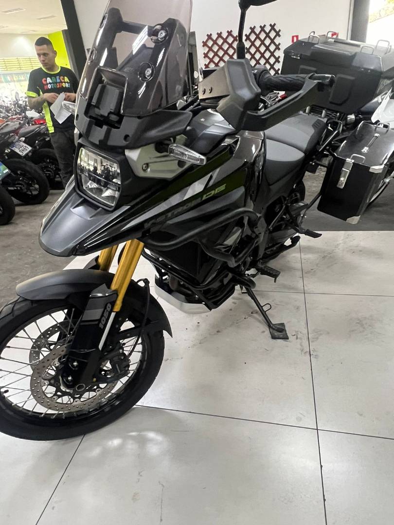 SUZUKI V STROM 1050