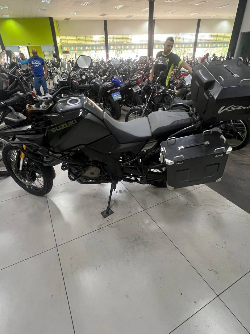 SUZUKI V STROM 1050