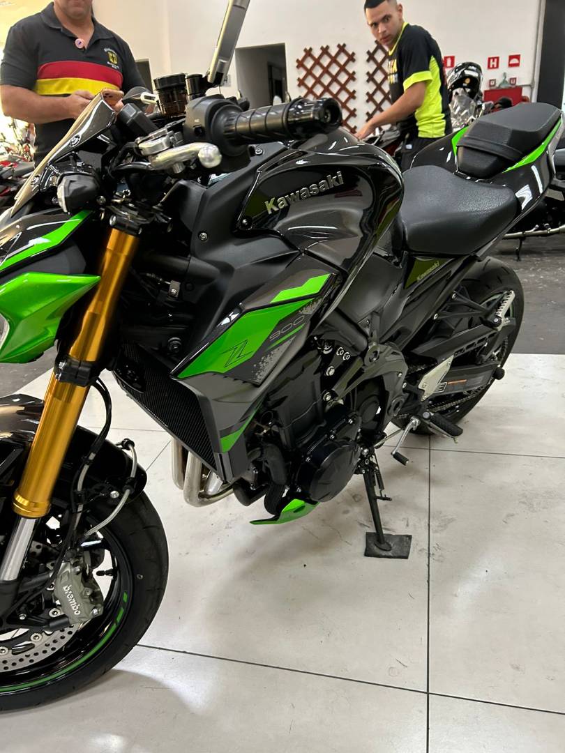 KAWASAKI Z900 R EDITION
