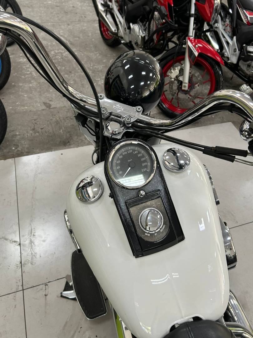 HARLEY-DAVIDSON ROAD KING CUSTOM