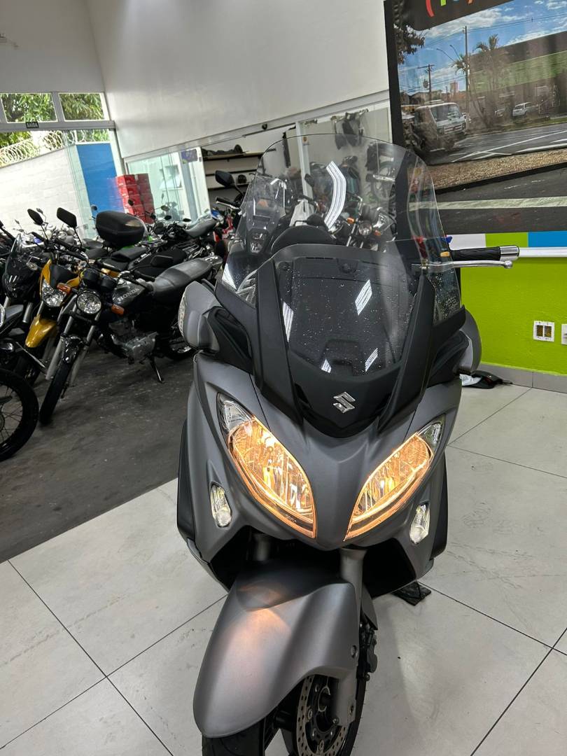 SUZUKI BURGMAN 650 EXECUTIVE