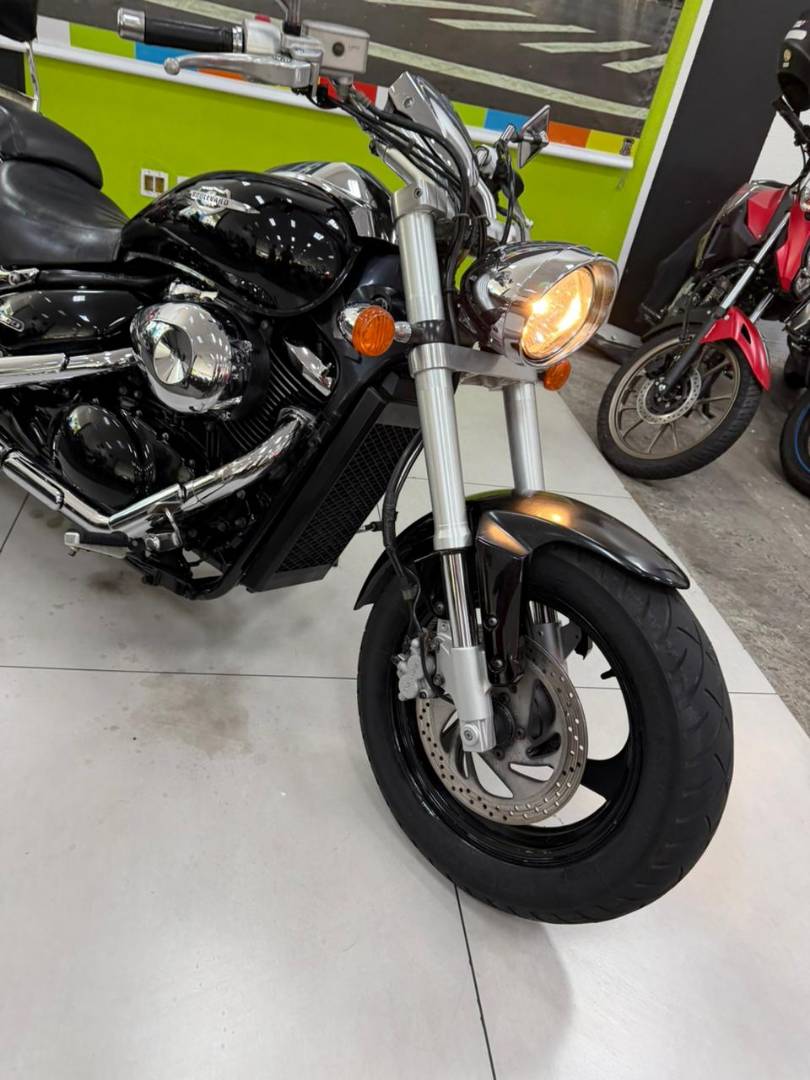 SUZUKI BOULEVARD M800