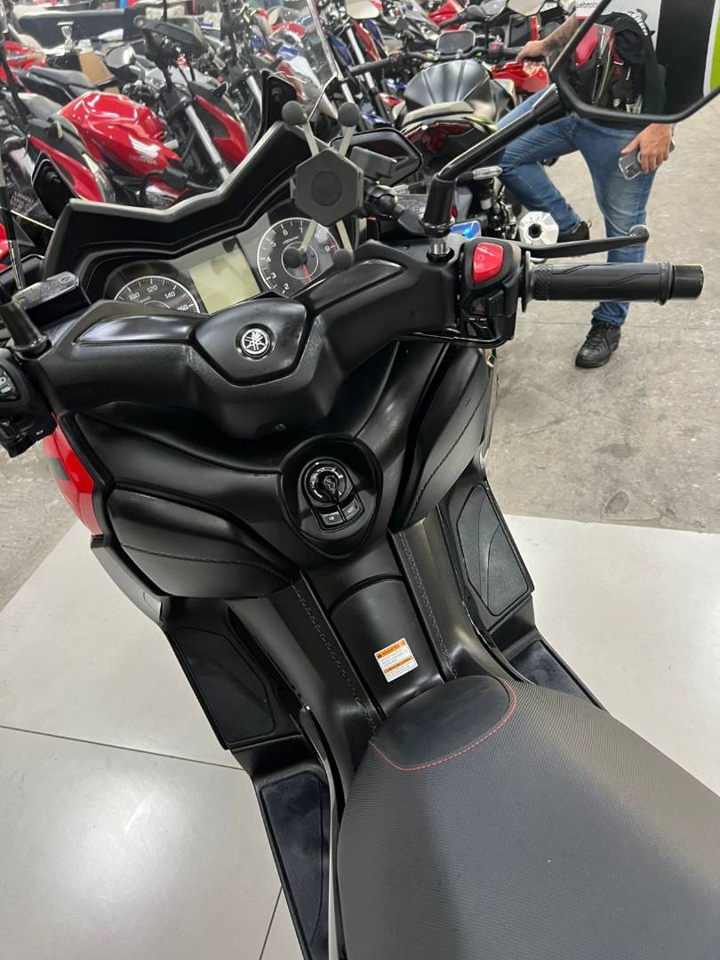 YAMAHA XMAX 250 CONNECTED ABS