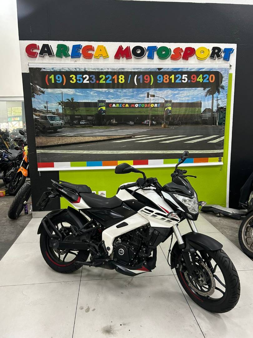BAJAJ DOMINAR 200