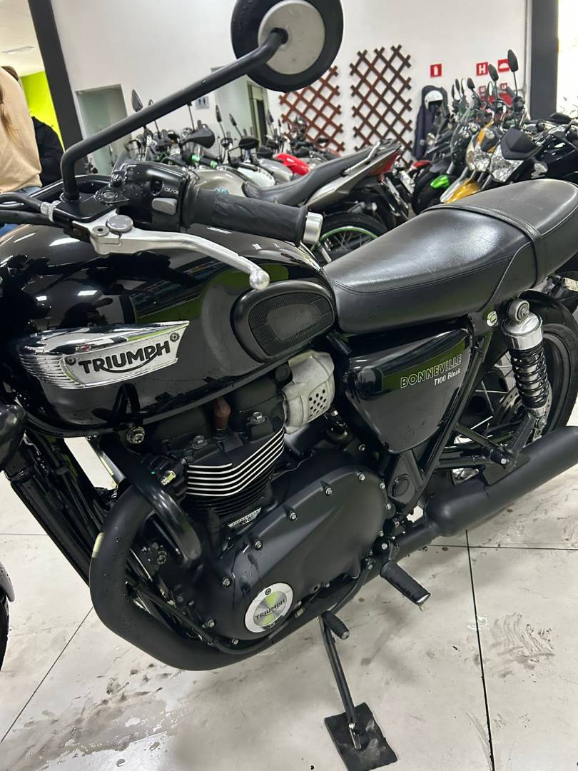 TRIUMPH BONNEVILLE T100 BLACK 900