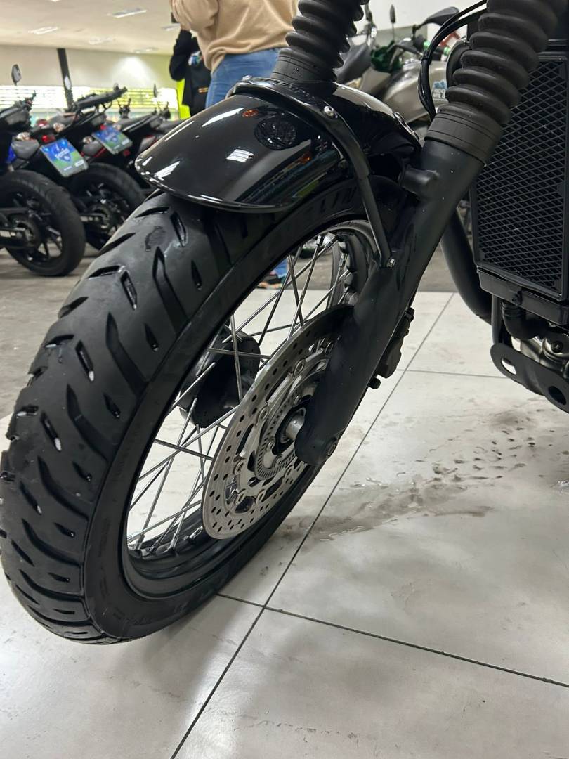 TRIUMPH BONNEVILLE T100 BLACK 900