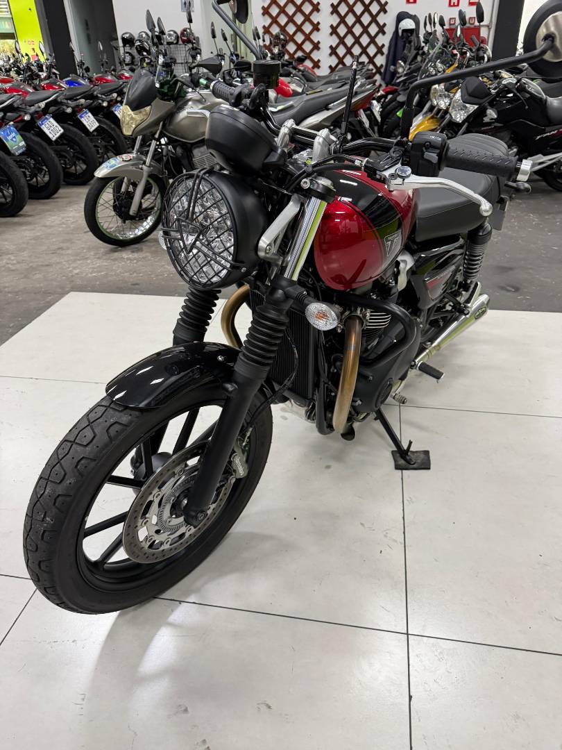 TRIUMPH SPEED TWIN 