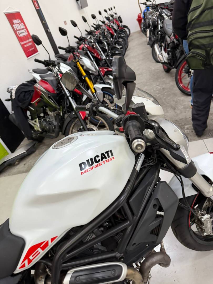 DUCATI MONSTER 797