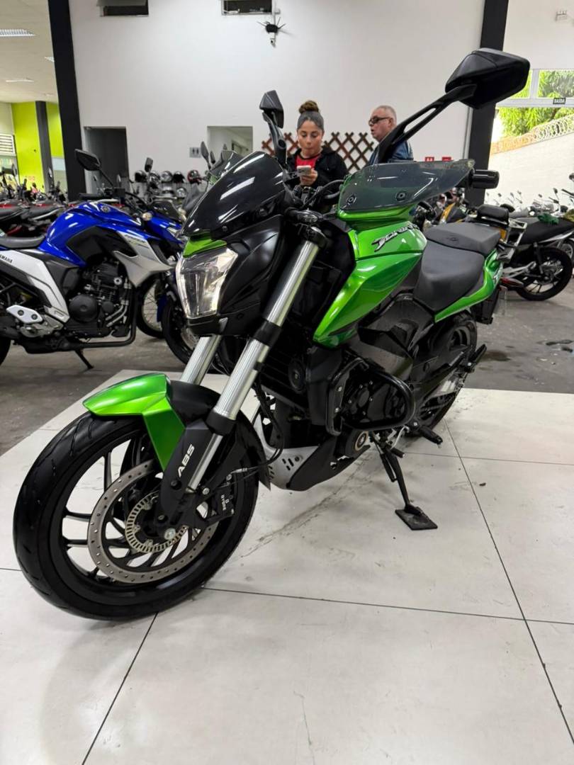 BAJAJ DOMINAR 400