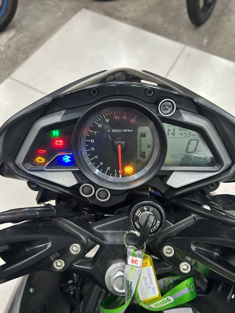 BAJAJ DOMINAR 160