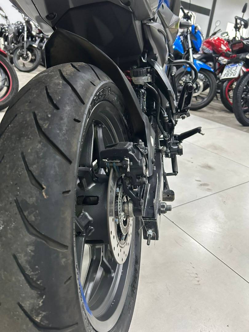 BAJAJ DOMINAR 160