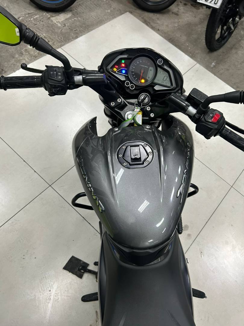 BAJAJ DOMINAR 160