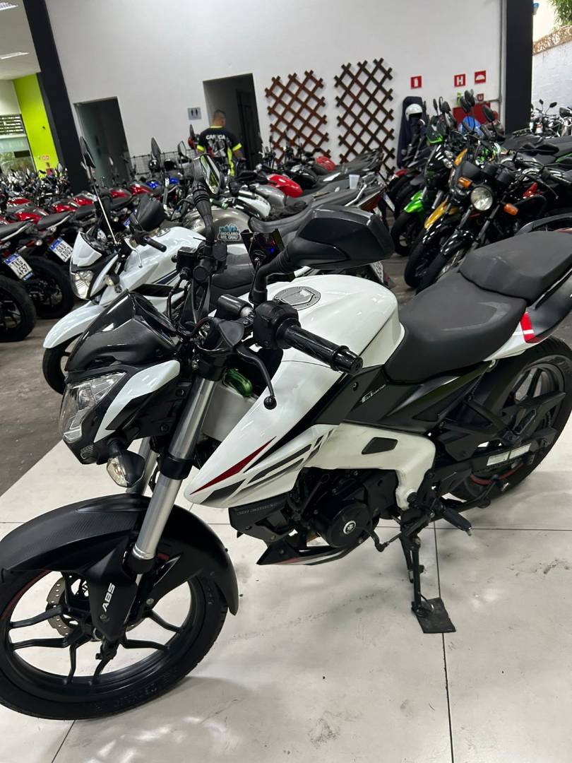 BAJAJ DOMINAR 160